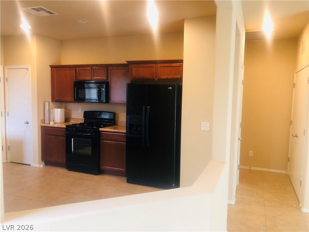5827 Corbin Avenue Property Photo 9
