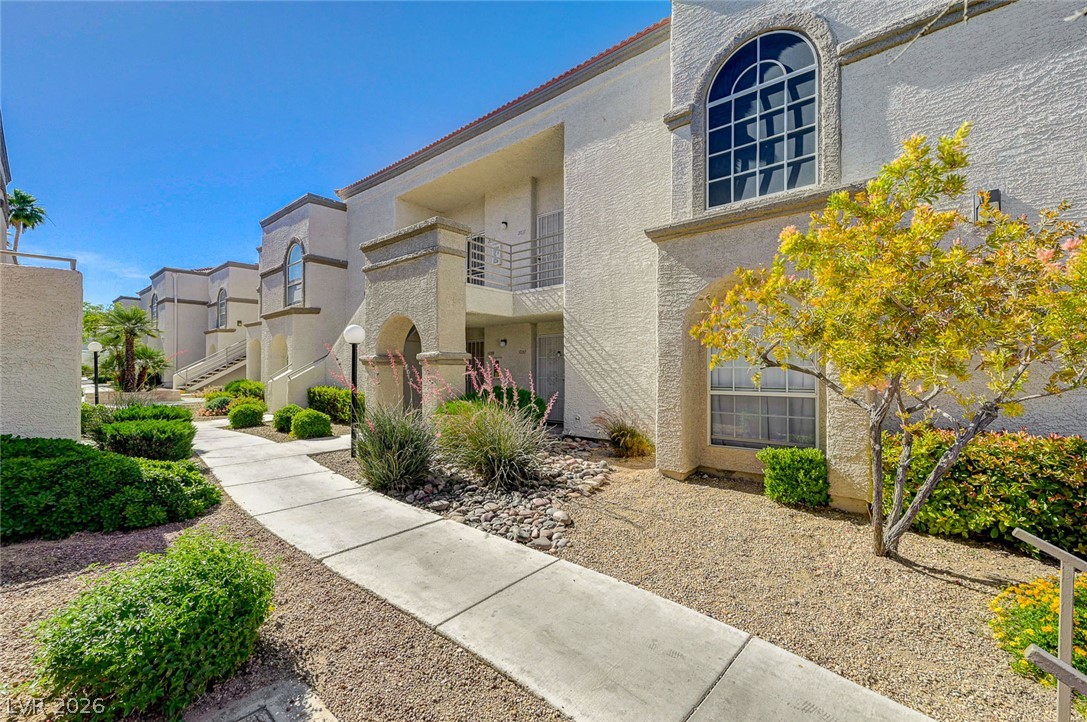 3150 Soft Breezes Drive 2040 Property Photo 4