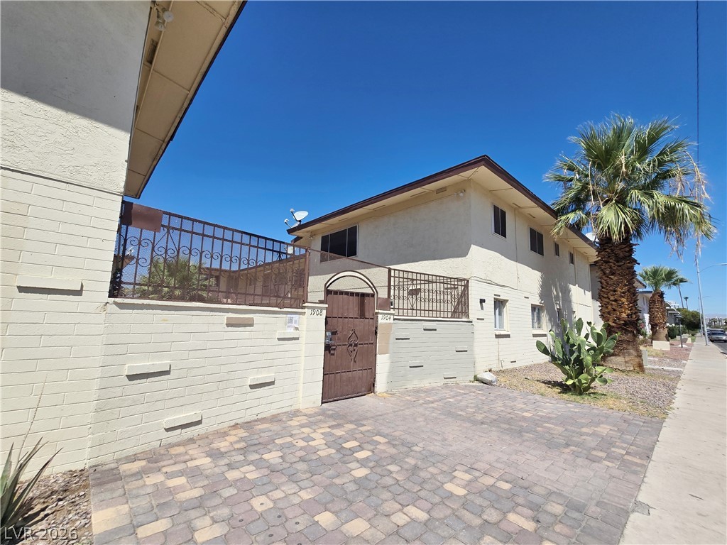 1904 Rexford Drive 2 Property Photo 1