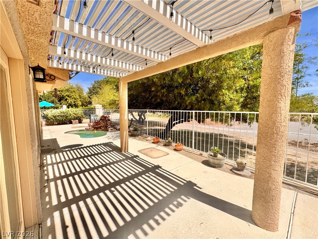 5032 Forest Oaks Drive Property Photo 3