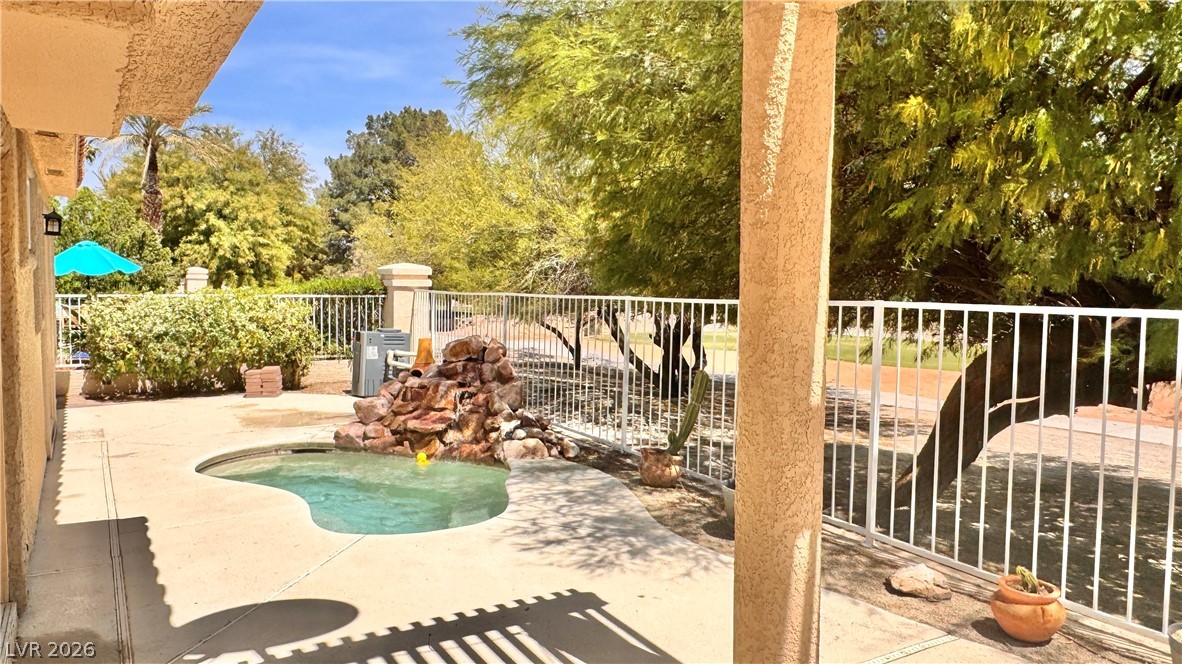 5032 Forest Oaks Drive Property Photo 4