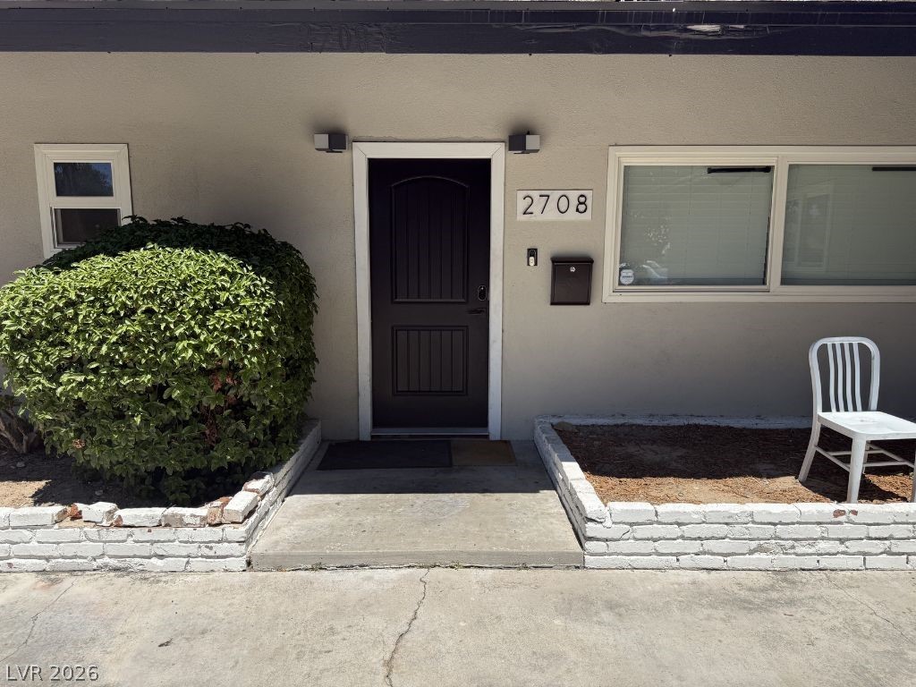 2708 West Oakey Boulevard Property Photo 1