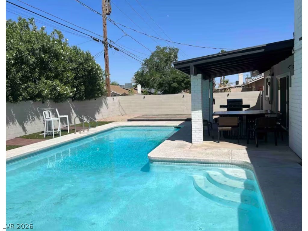 2708 West Oakey Boulevard Property Photo 17
