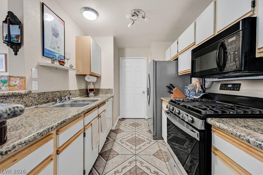 2200 South Fort Apache Road 2155 Property Photo 10