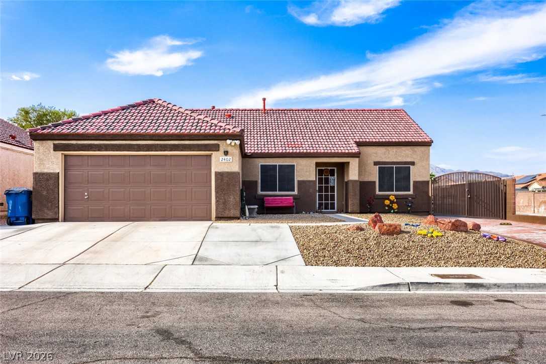 2402 White Sails Court Property Photo 4