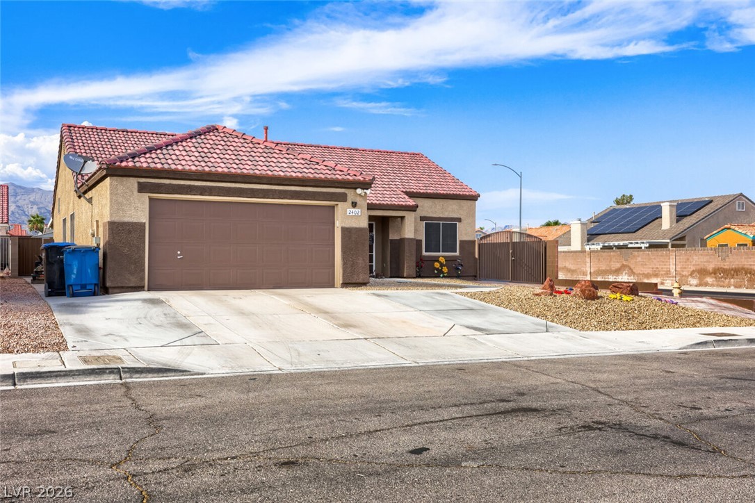 2402 White Sails Court Property Photo 8