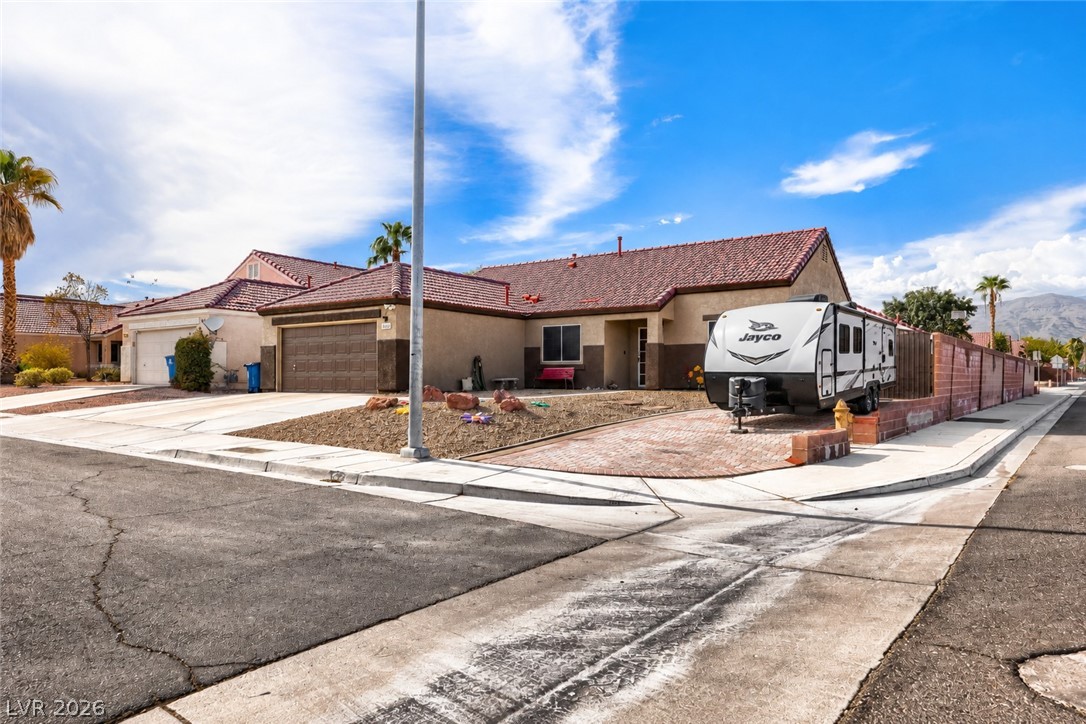 2402 White Sails Court Property Photo 8