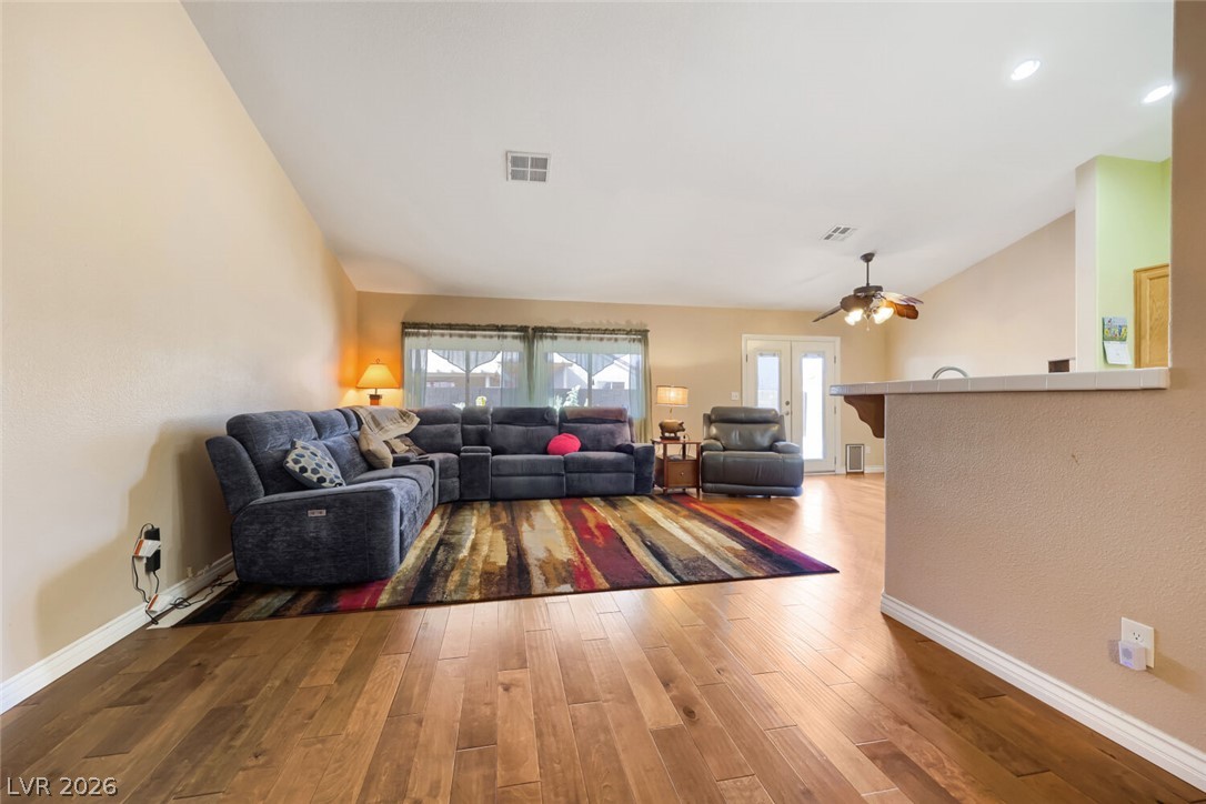 2402 White Sails Court Property Photo 10