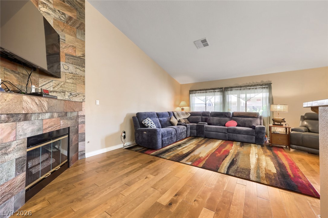 2402 White Sails Court Property Photo 11