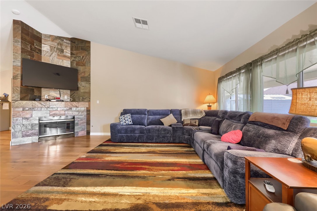 2402 White Sails Court Property Photo 13