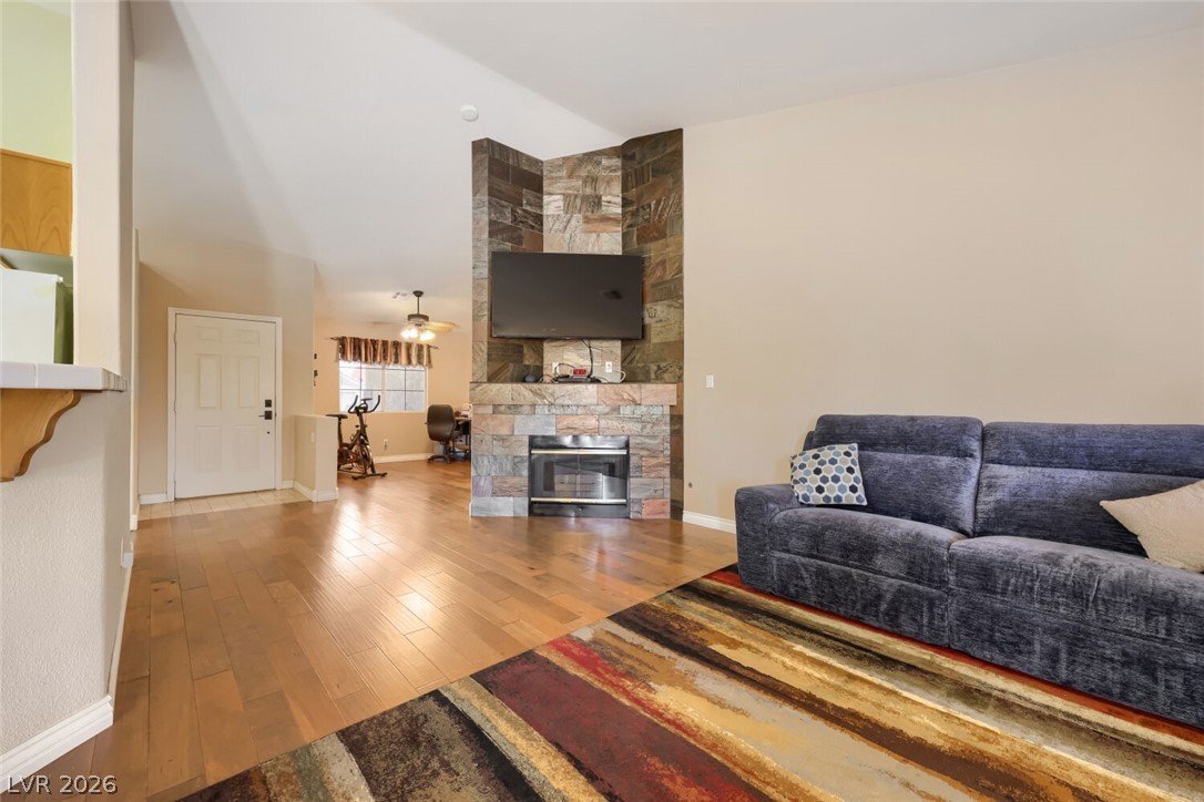 2402 White Sails Court Property Photo 14