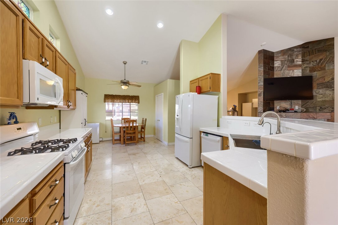 2402 White Sails Court Property Photo 24