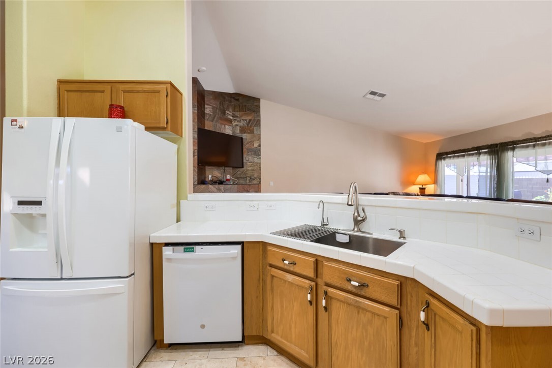 2402 White Sails Court Property Photo 26