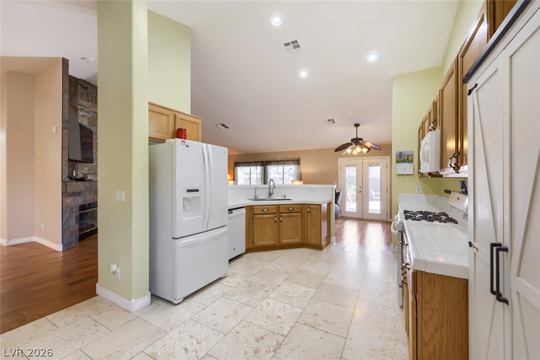 2402 White Sails Court Property Photo 27
