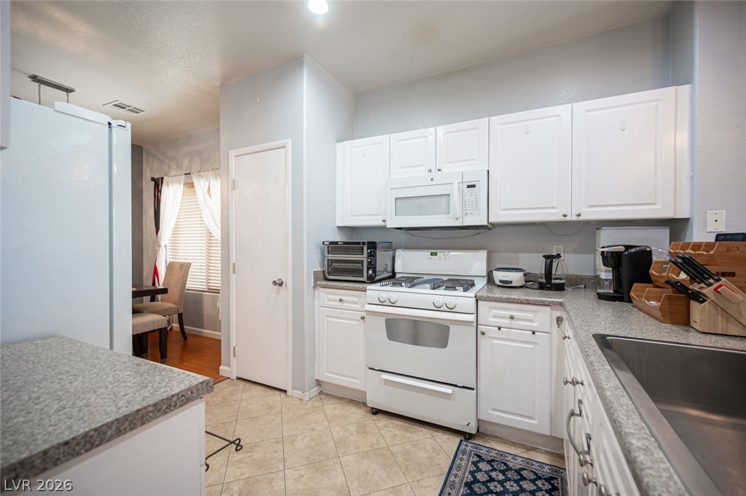 9322 Straw Hays Street 103 Property Photo 15
