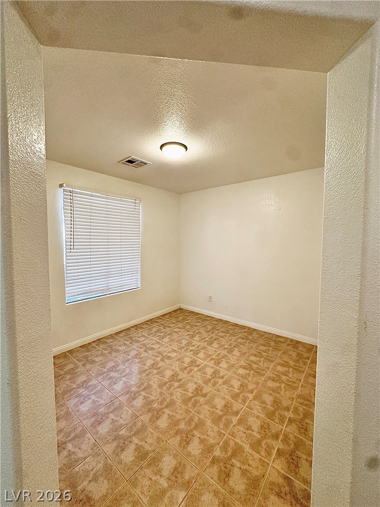 711 Iron Bridge Street Property Photo 4