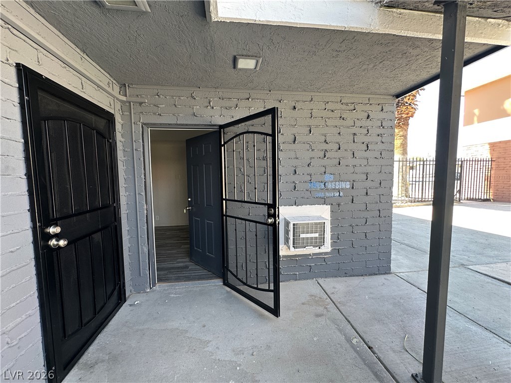 2105 Sunrise Avenue 1 Property Photo 3