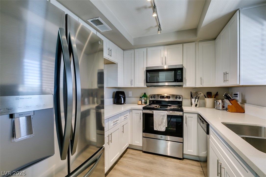 1784 Jupiter Court B Property Photo 4