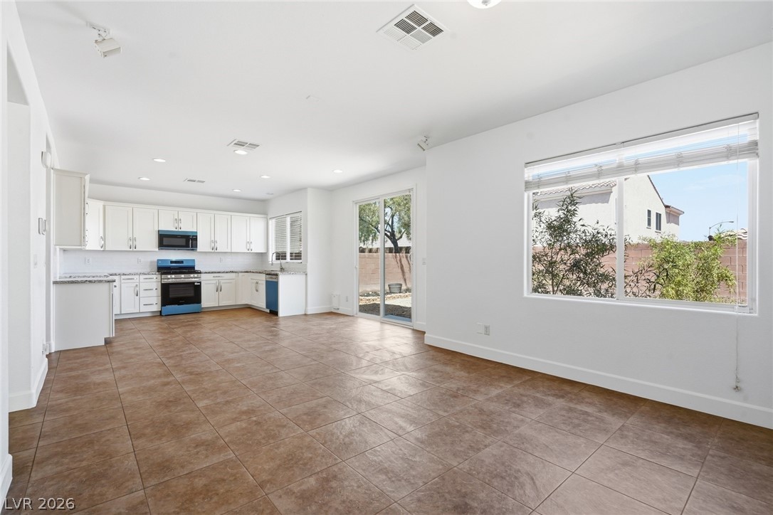 9840 Chief Sky Street Property Photo 16