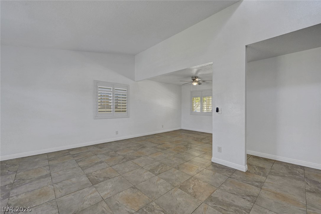 3137 Regal Oak Drive Property Photo 6
