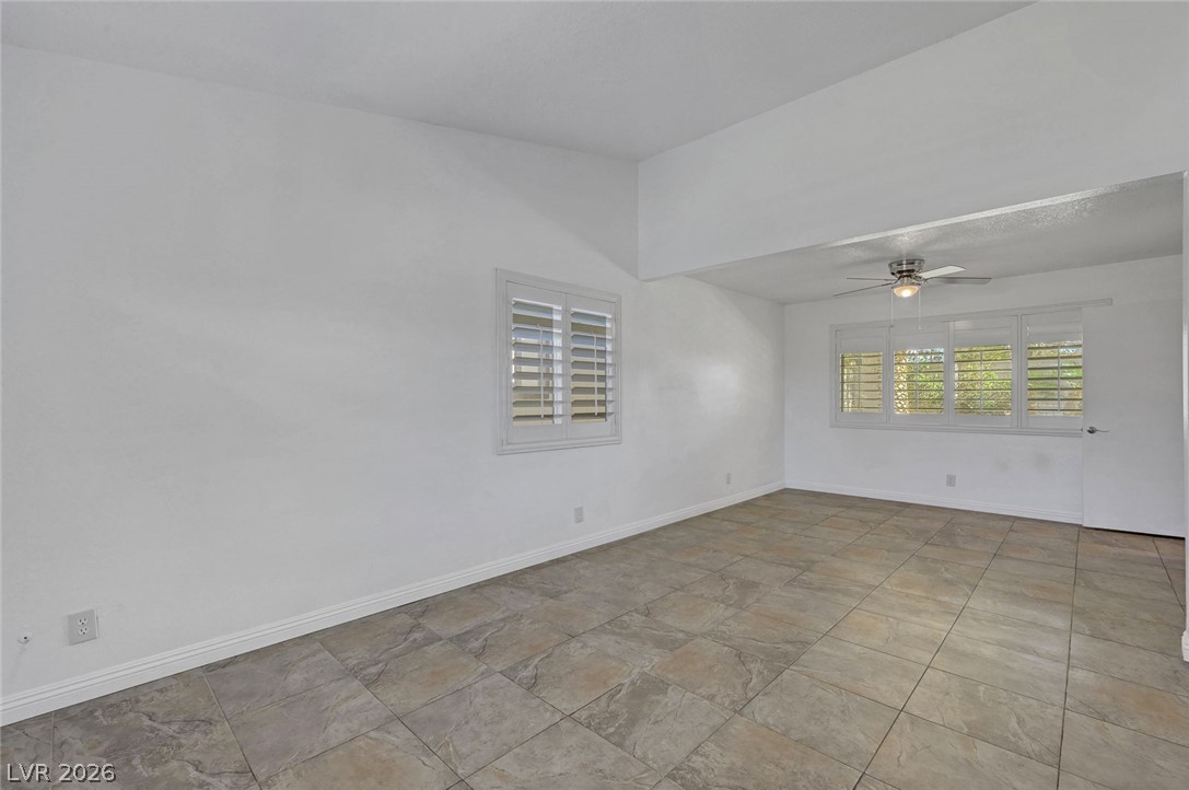 3137 Regal Oak Drive Property Photo 9