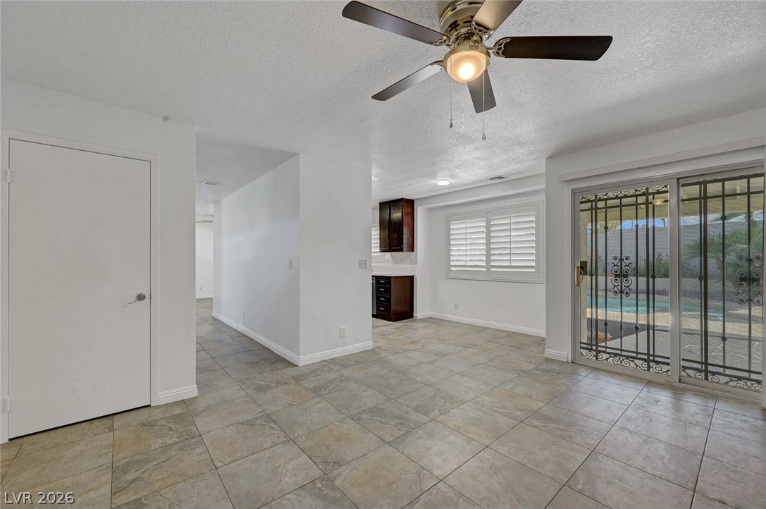 3137 Regal Oak Drive Property Photo 14