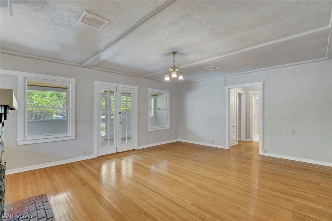 414 Ash Street Property Photo 5