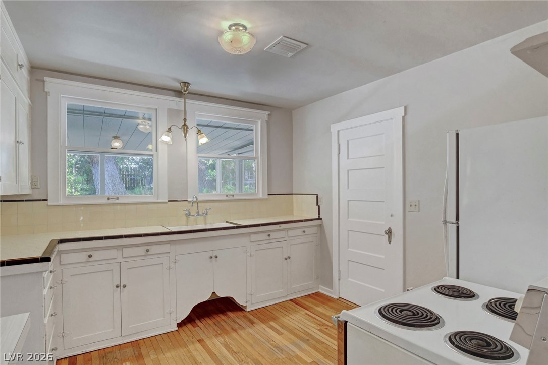 414 Ash Street Property Photo 7