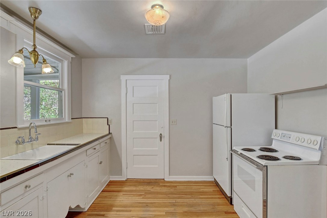 414 Ash Street Property Photo 8