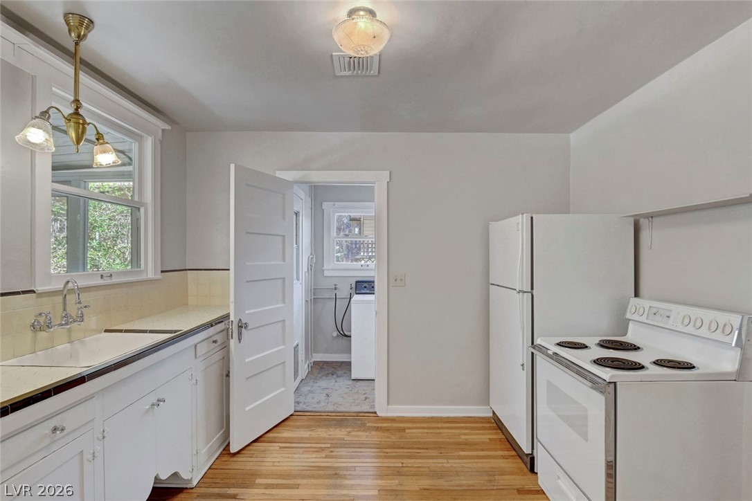 414 Ash Street Property Photo 9