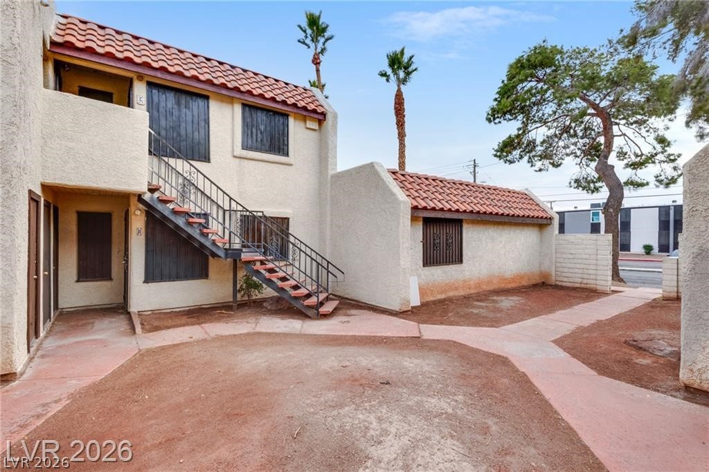 2120 Venus Avenue C Property Photo 4
