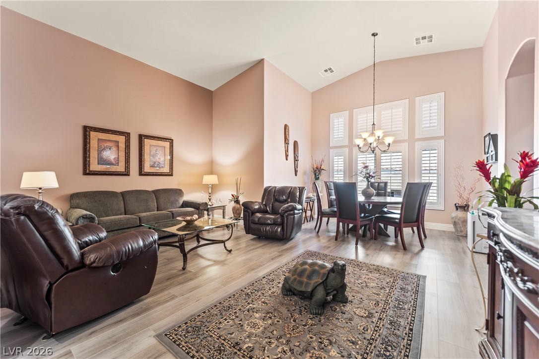9662 Exquisite Plains Street Property Photo 6