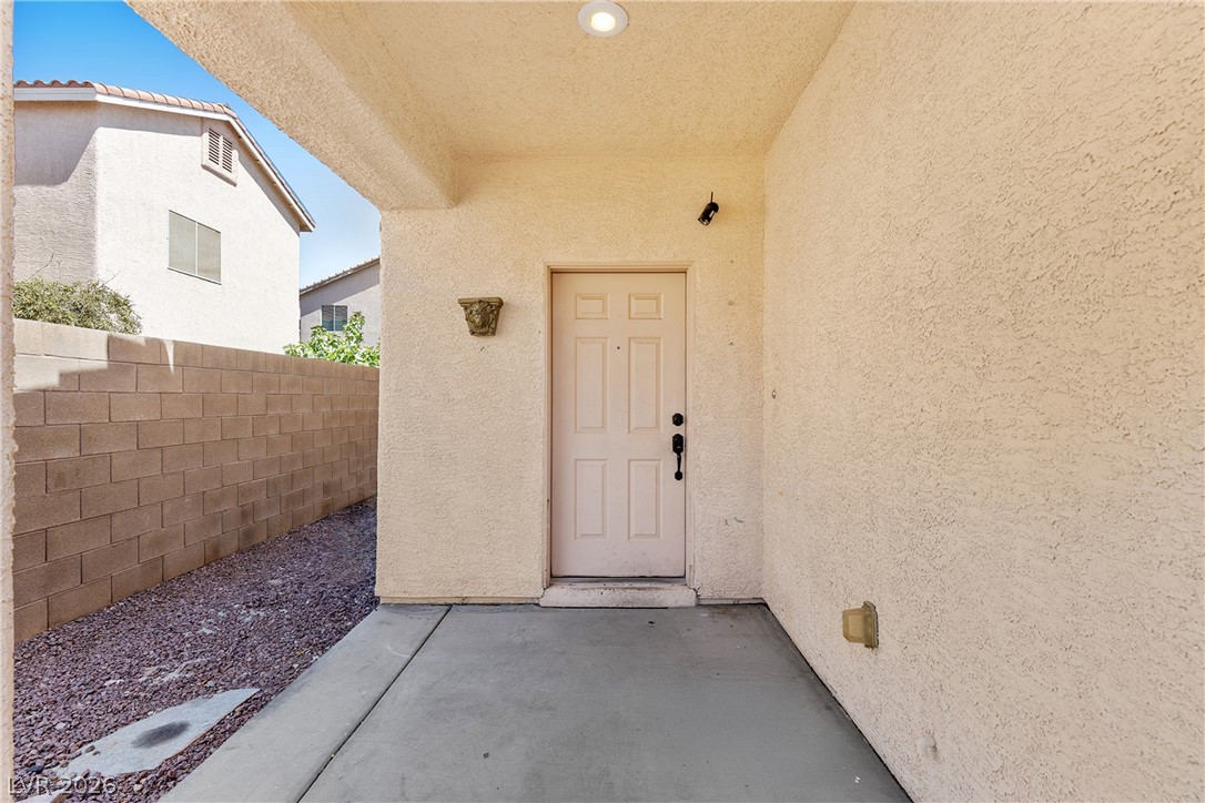 8934 Deep Ridge Court Property Photo 4