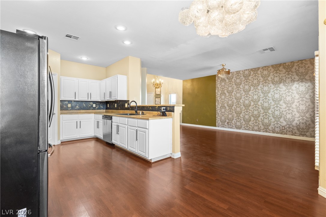 8934 Deep Ridge Court Property Photo 10