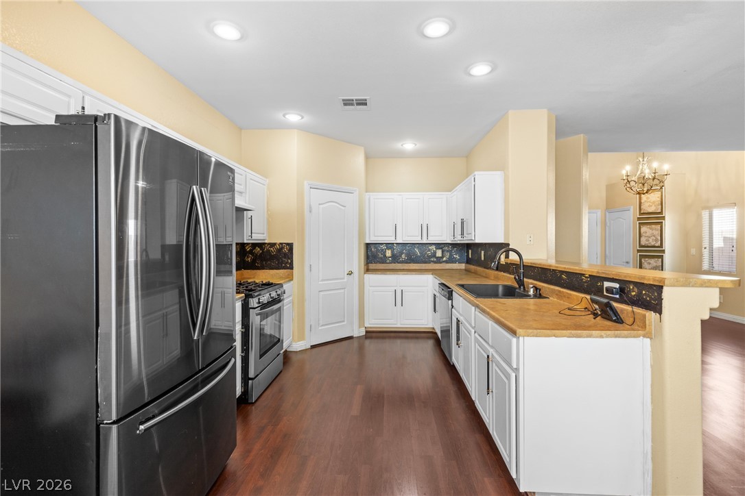 8934 Deep Ridge Court Property Photo 11