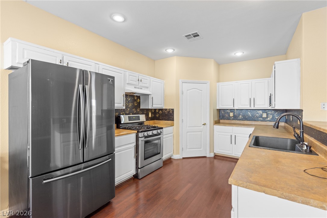 8934 Deep Ridge Court Property Photo 12
