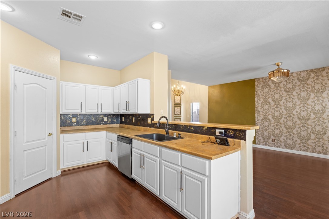 8934 Deep Ridge Court Property Photo 13
