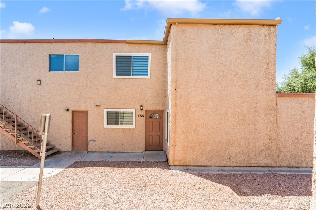 579 Roxella Lane B Property Photo 1