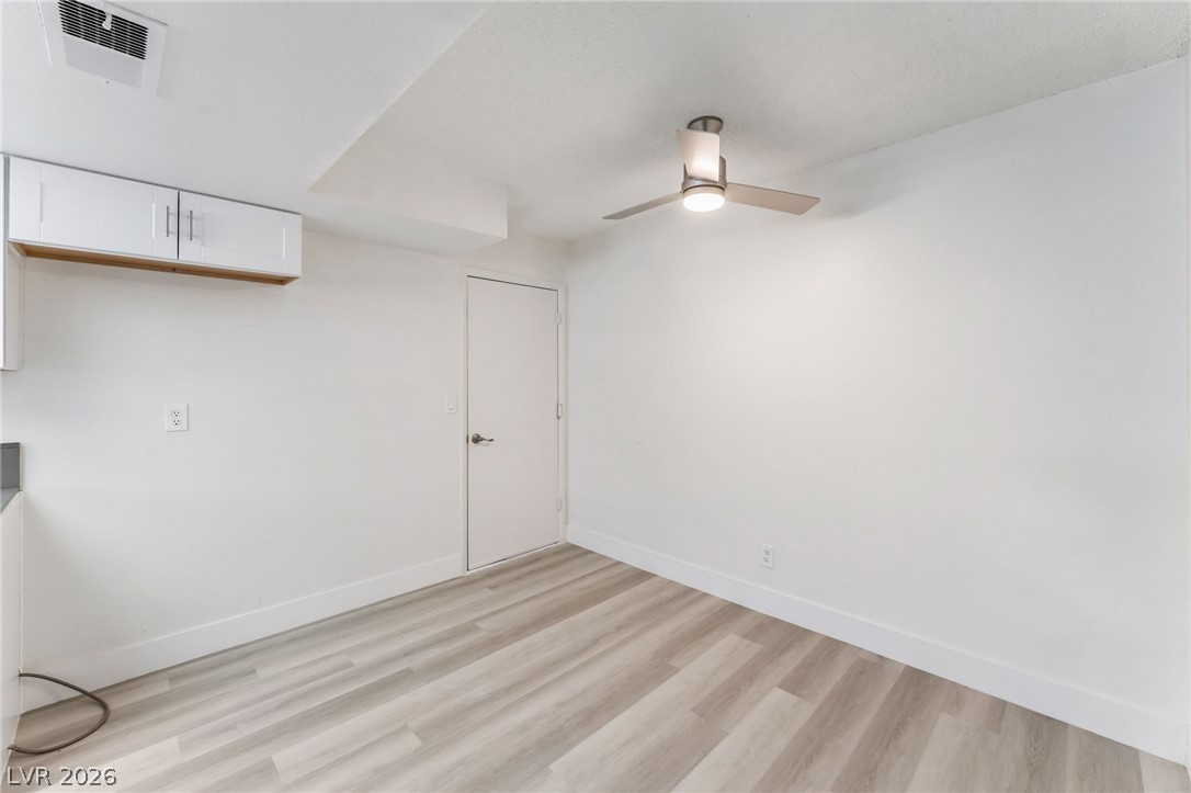 579 Roxella Lane B Property Photo 12