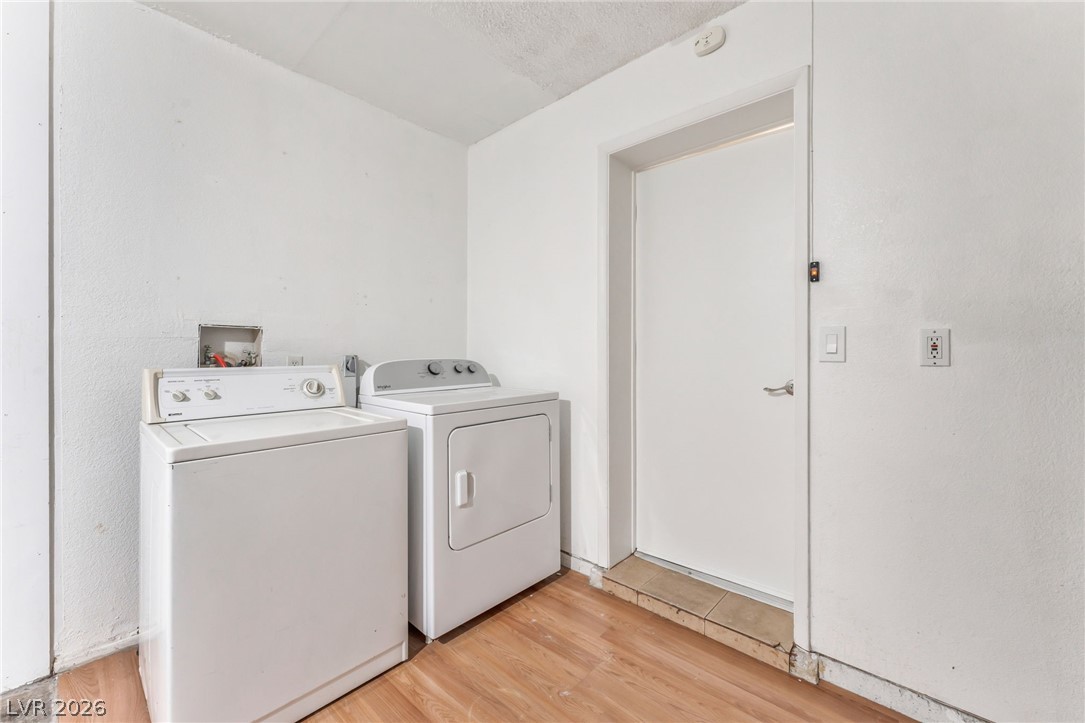 579 Roxella Lane B Property Photo 21