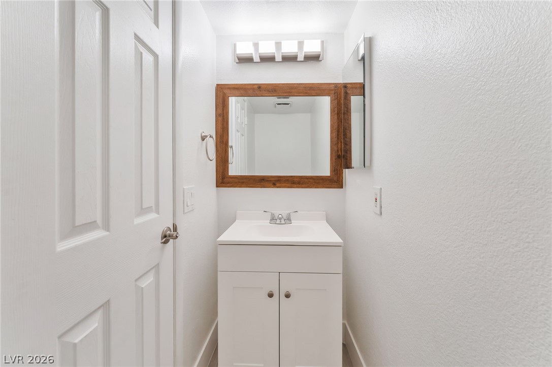 579 Roxella Lane B Property Photo 22