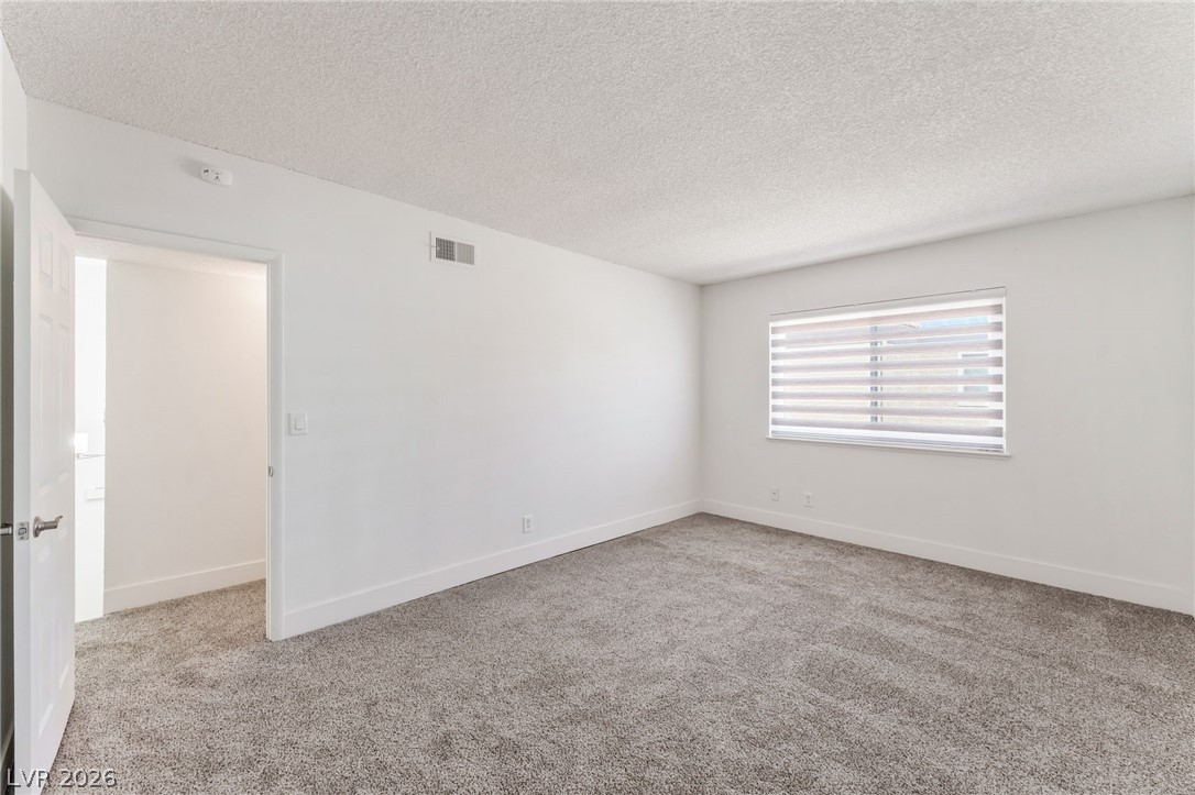 579 Roxella Lane B Property Photo 24
