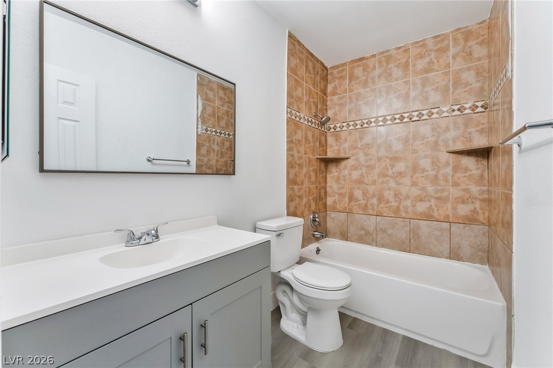 579 Roxella Lane B Property Photo 27