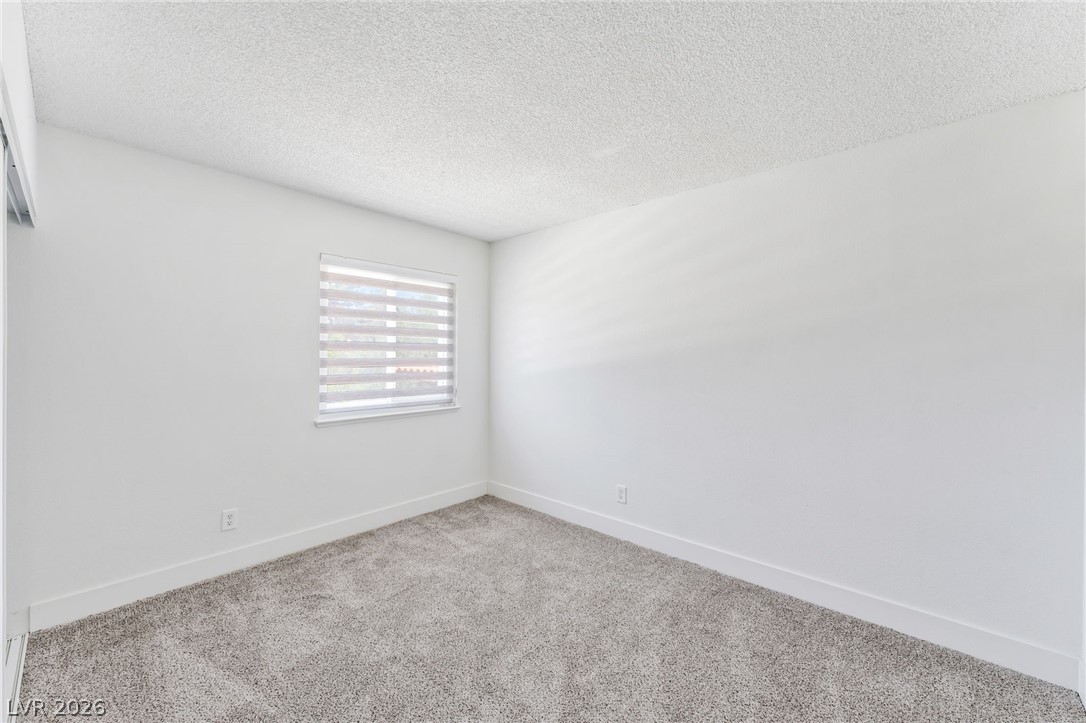 579 Roxella Lane B Property Photo 29
