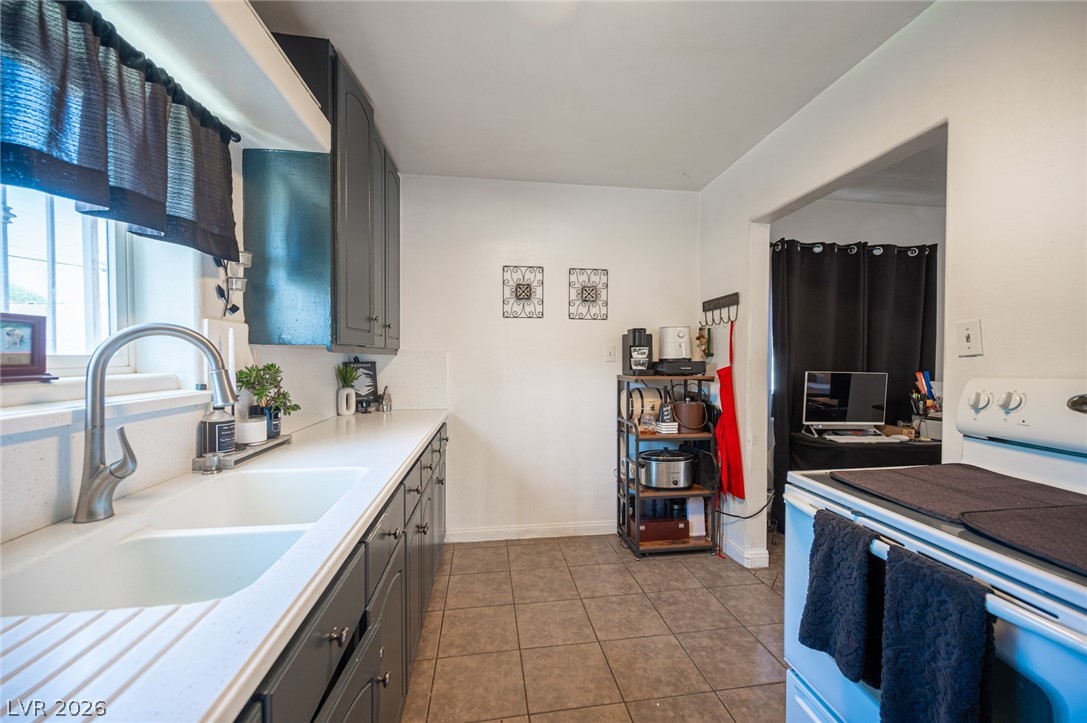 1900 East Mesquite Avenue Property Photo 8