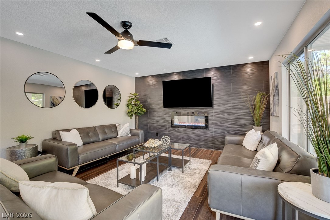 2924 Domino Way Property Photo 8