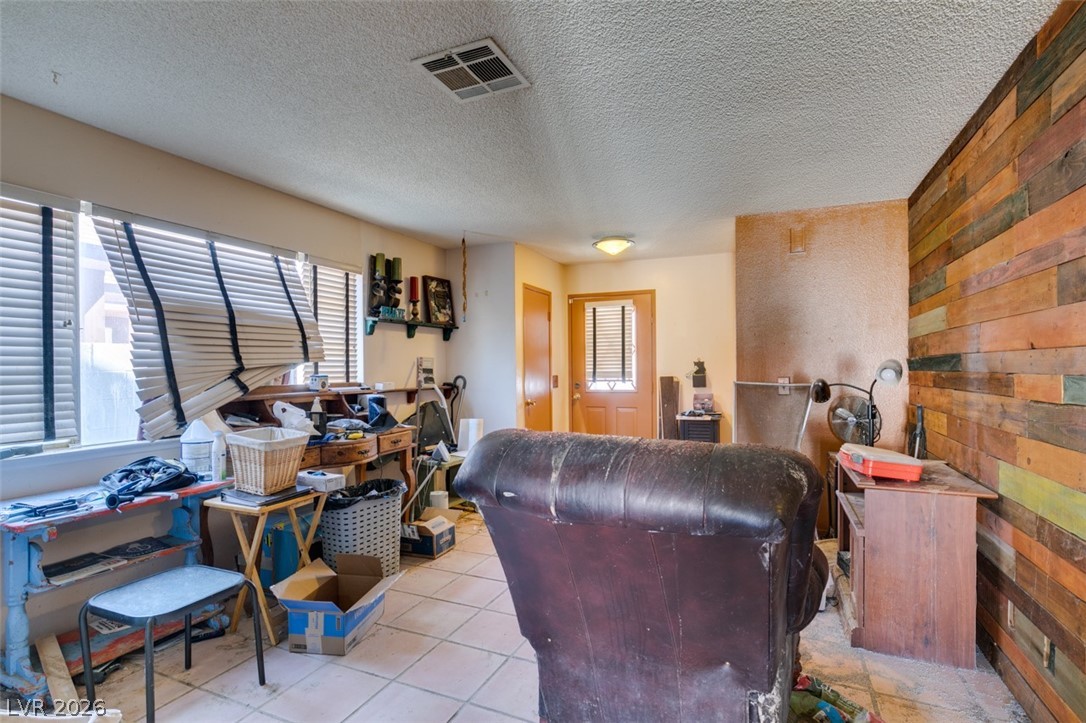 868 Shrubbery Lane Property Photo 2