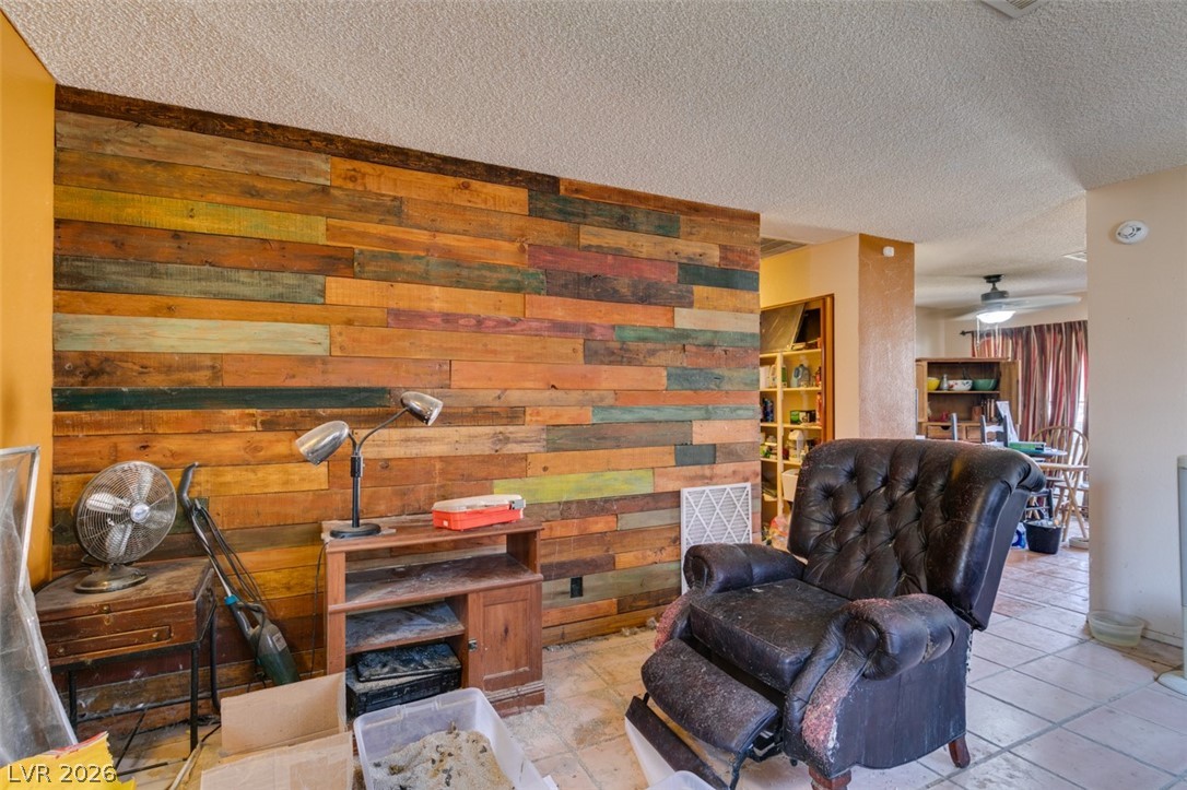 868 Shrubbery Lane Property Photo 3