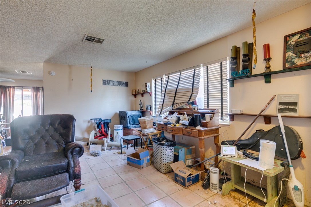 868 Shrubbery Lane Property Photo 4