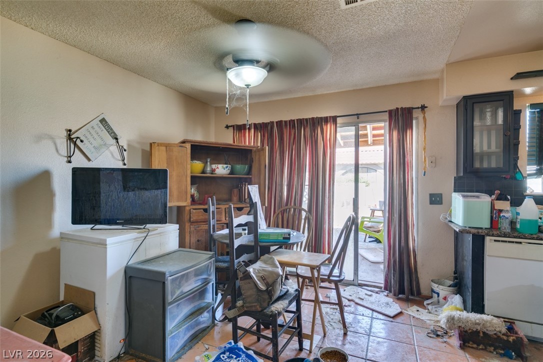 868 Shrubbery Lane Property Photo 6